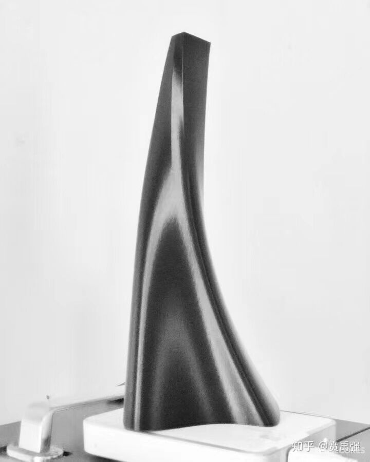 此模型层高设置较小，故层纹细密，光泽柔顺~