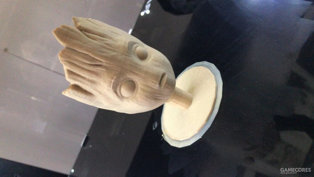 这是木制质感的PLA材料，据说掺了木粉，所以也常会有堵喷头的风险。