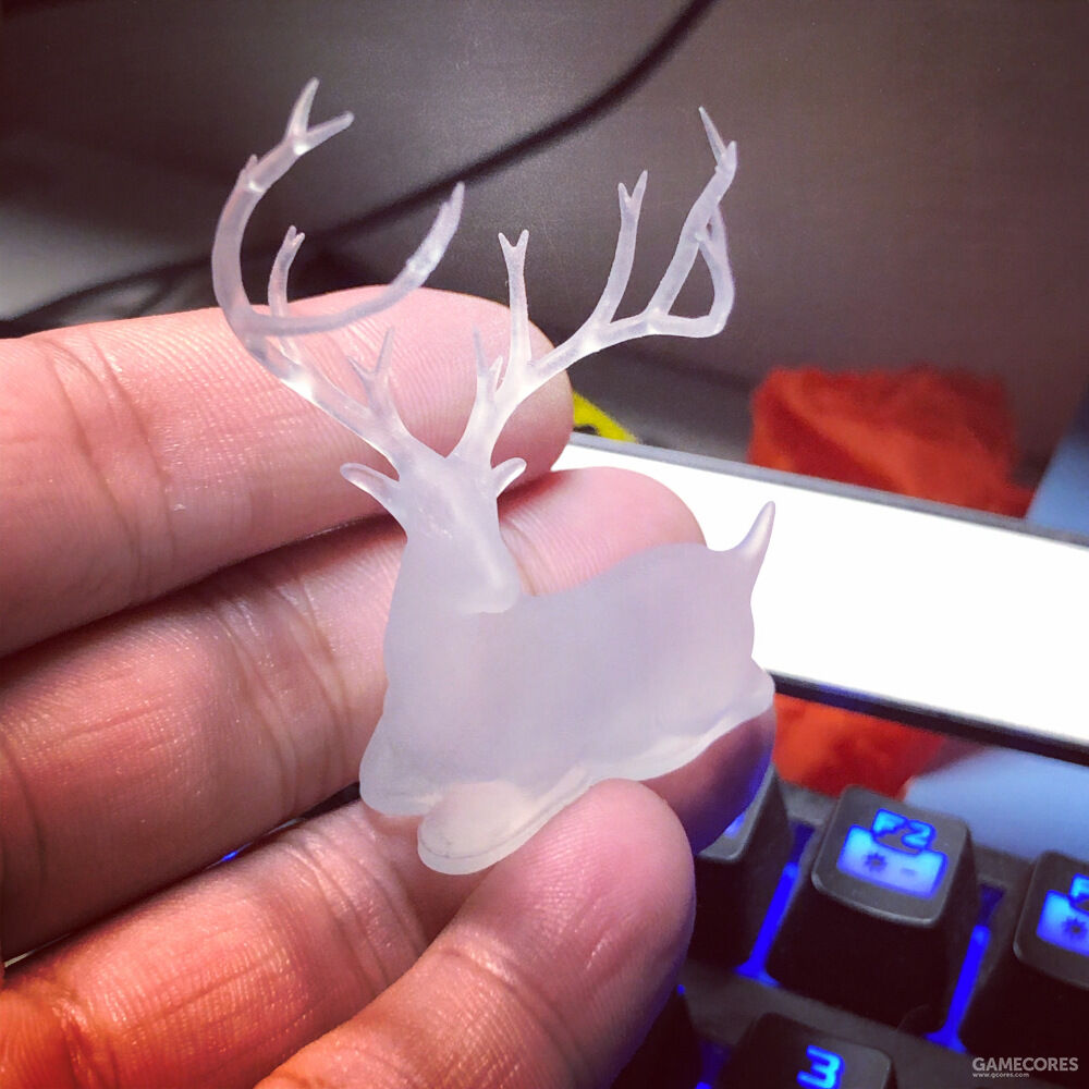 树脂的好处之一在于可以打印出透明的效果，但刚刚清洗之后依然是磨砂表面的，如果要透明则需要细致的打磨和上光油。